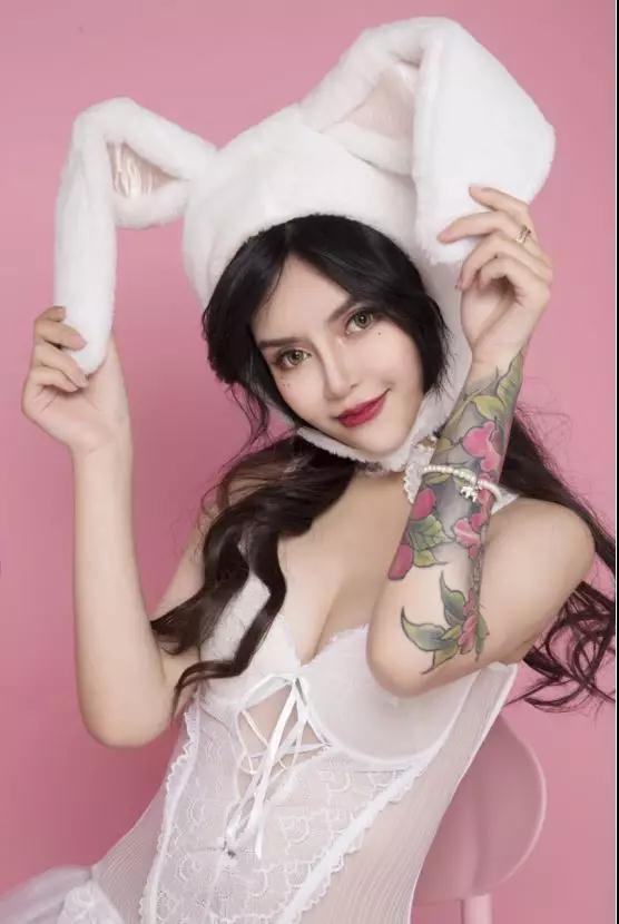 男生请女生吃冰淇淋是什么意思?约女生看复联为什么要吃冰淇